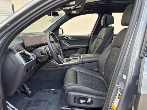Used 2023 BMW X7 xDrive40i w/ M Sport Package AWD/4WD image 17