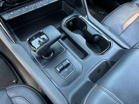 Used 2025 GMC Sierra 1500 AT4 w/ AT4 Premium Package AWD/4WD image 24