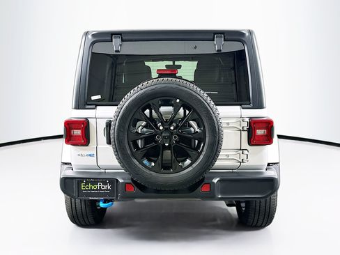 Used 2023 Jeep Wrangler Unlimited Sahara AWD/4WD image 7