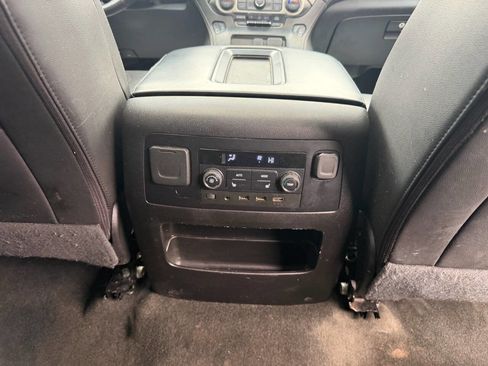 Used 2018 Chevrolet Suburban LT RWD image 25
