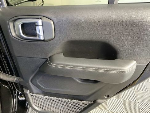 Used 2022 Jeep Wrangler Unlimited Sahara AWD/4WD image 25