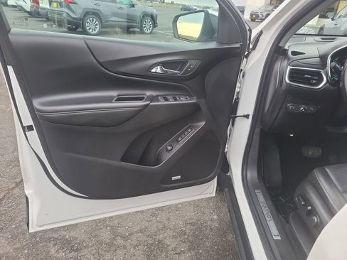 Used 2018 Chevrolet Equinox Premier image 21