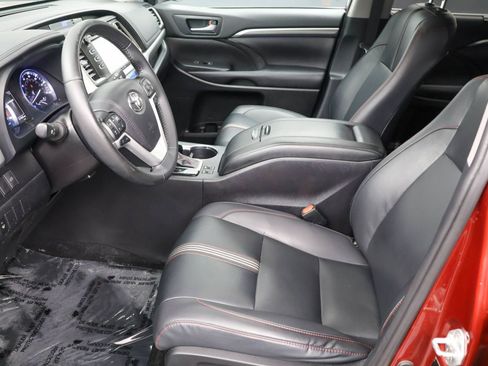 Used 2019 Toyota Highlander SE AWD/4WD image 6
