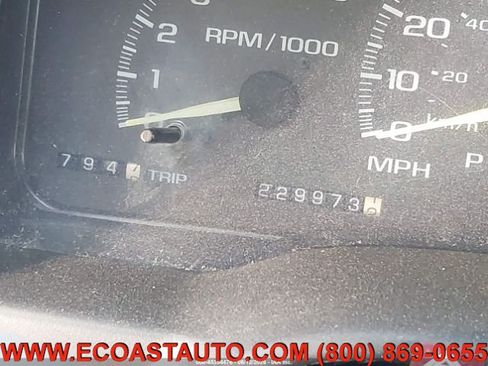 Used 1999 Chevrolet Suburban 2500 w/ Preferred Equipment Group 3 AWD/4WD image 7