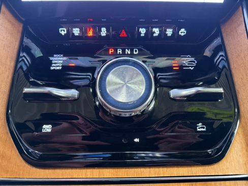 Used 2022 Jeep Grand Wagoneer Series III w/ Rear Seat Video Group 1 image 22