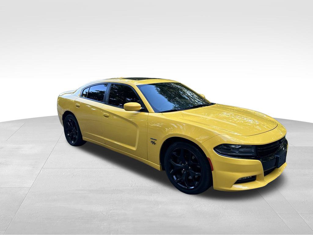 Used 2017 Dodge Charger R/T w/ Plus Group RWD image 8