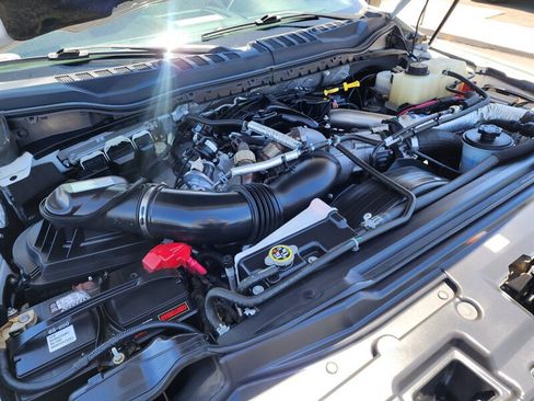 Used 2018 Ford F250 Lariat w/ Lariat Value Package AWD/4WD image 13