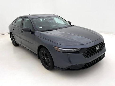 Used 2025 Honda Accord SE image 4