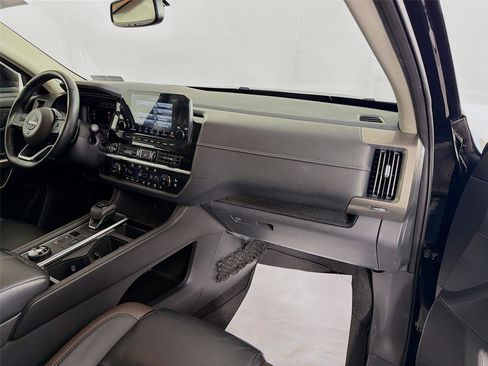 Used 2022 Nissan Pathfinder Platinum w/ Cargo Package image 31