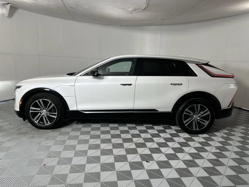 Used 2024 Cadillac Lyriq Luxury AWD/4WD image 5