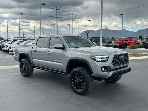 Used 2020 Toyota Tacoma TRD Off-Road w/ Technology Package AWD/4WD image 27