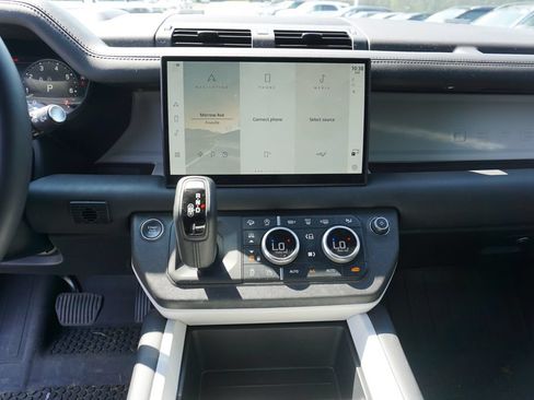 Used 2025 Land Rover Defender 110 X-Dynamic SE AWD/4WD image 16