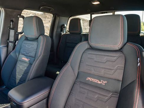 Used 2025 Nissan Frontier Pro-X image 18