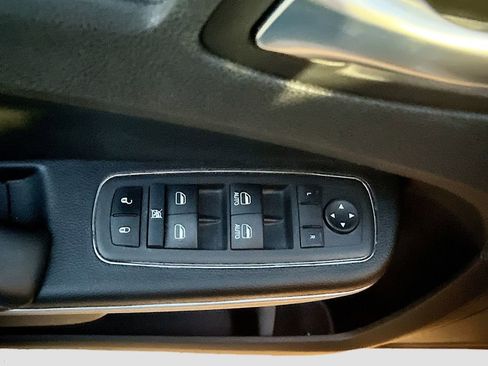 Used 2023 Chrysler 300 Touring L w/ Comfort Group image 17