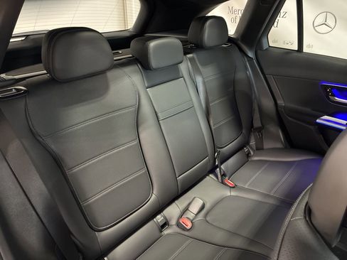 Used 2025 Mercedes-Benz GLC 300 4MATIC image 23