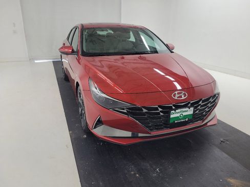 Used 2021 Hyundai Elantra Limited FWD image 14