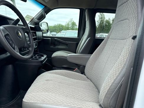 Used 2025 Chevrolet Express 3500 LS RWD image 7