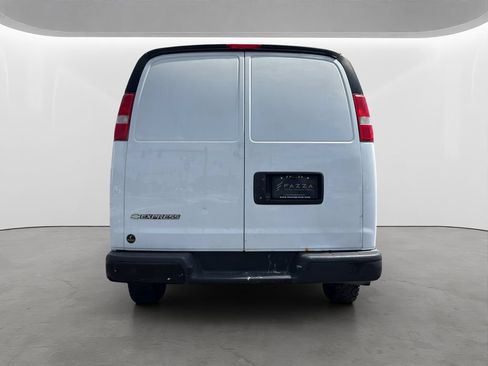 Used 2017 Chevrolet Express 2500 RWD image 4
