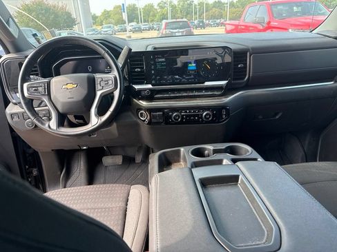 Used 2025 Chevrolet Silverado 1500 LT AWD/4WD image 4