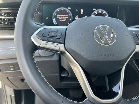 New 2026 Volkswagen Tiguan SE FWD image 20