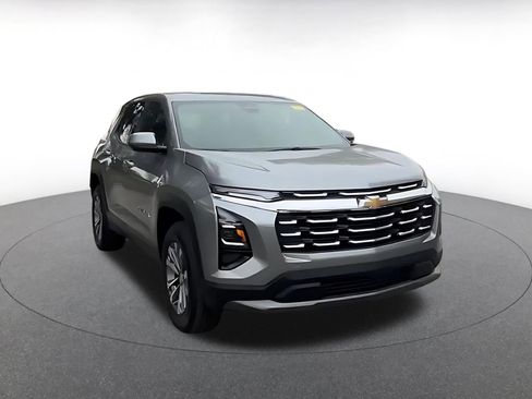 Used 2025 Chevrolet Equinox LT AWD/4WD image 3