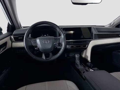 Used 2025 Toyota Camry XLE image 13