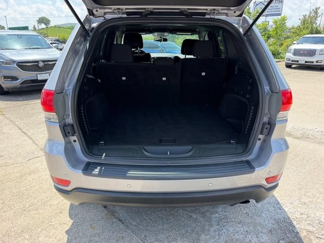 Used 2018 Jeep Grand Cherokee Laredo AWD/4WD image 5