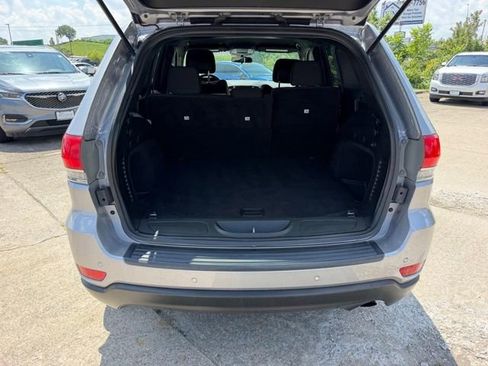 Used 2018 Jeep Grand Cherokee Laredo AWD/4WD image 5