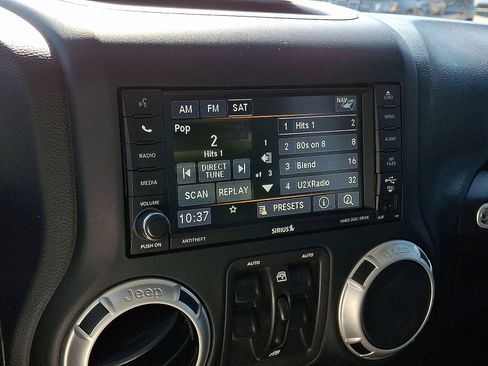 Used 2018 Jeep Wrangler Unlimited Sahara w/ Connectivity Group image 18