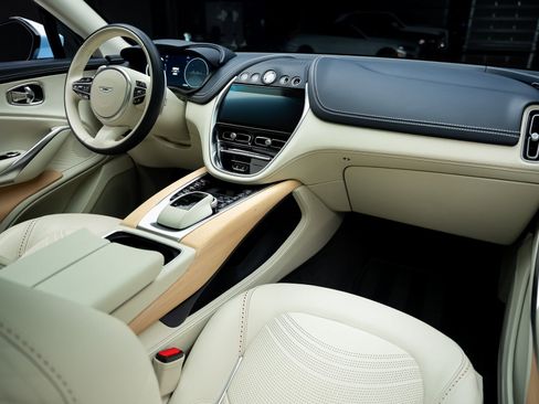 Used 2023 Aston Martin DBX image 56