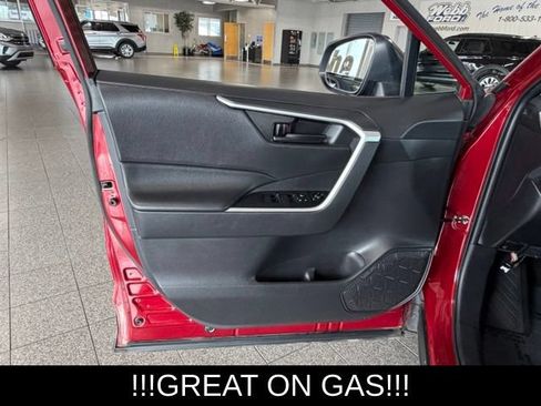 Used 2022 Toyota RAV4 LE AWD/4WD image 21