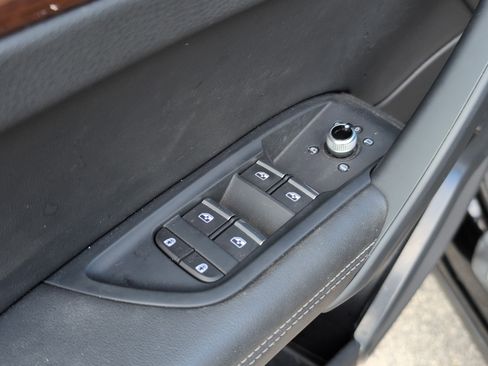 Used 2021 Audi Q5 e Premium Plus w/ Premium Plus Package image 25