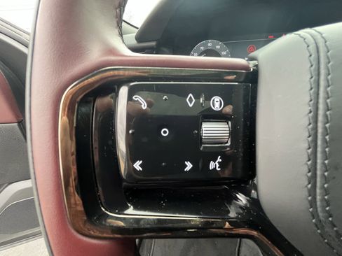 Certified 2025 Land Rover Range Rover Velar Dynamic HSE image 23