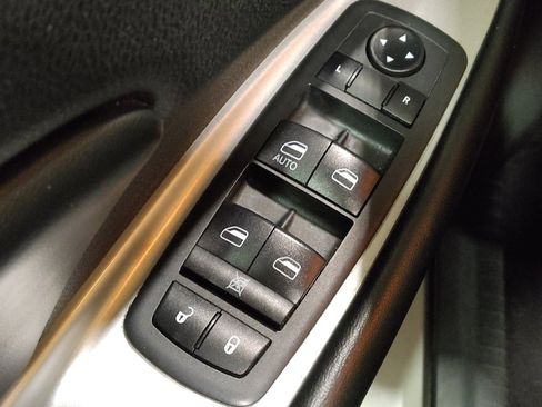 Used 2019 Dodge Journey SE image 27