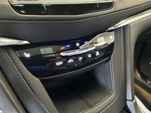 Certified 2025 Cadillac XT5 Premium Luxury AWD/4WD image 17