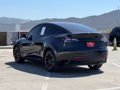 Used 2023 Tesla Model Y Long Range AWD/4WD image 30