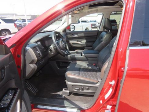Used 2023 Nissan Pathfinder Platinum FWD image 25