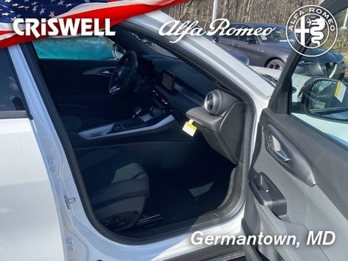 New 2025 Alfa Romeo Tonale image 36