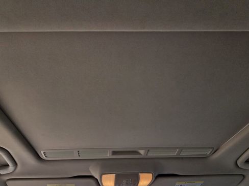 Used 2014 Mercedes-Benz E 250 BlueTEC Sedan image 18