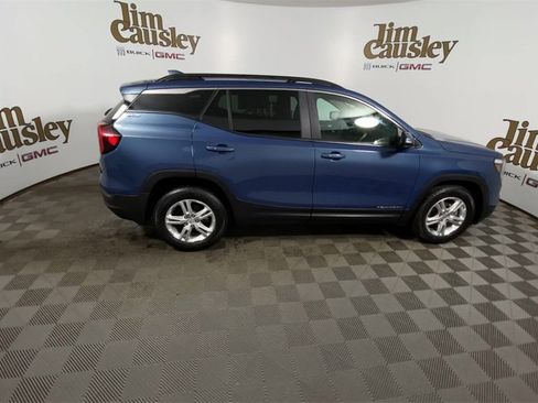 Used 2024 GMC Terrain SLE w/ Driver Convenience Package image 9