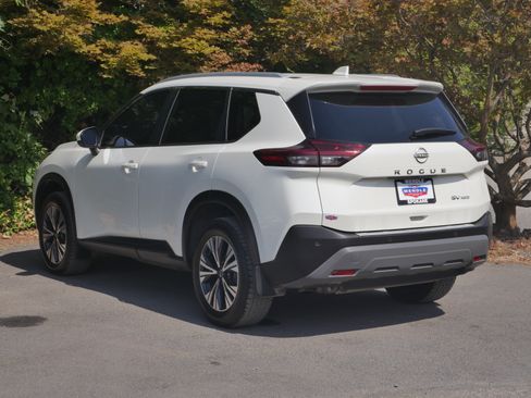 Certified 2023 Nissan Rogue SV w/ SV Premium B Package AWD/4WD image 17