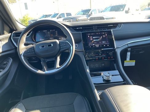 New 2025 Jeep Grand Cherokee Altitude image 17