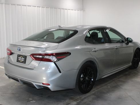 Used 2022 Toyota Camry XSE w/ Navigation Upgrade Package FWD image 9