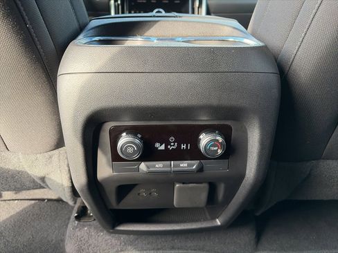 Used 2025 GMC Acadia Elevation image 10