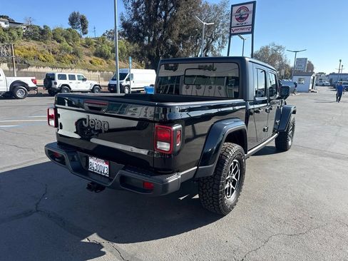 Used 2023 Jeep Gladiator Sport AWD/4WD image 7
