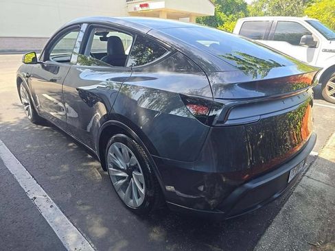 Used 2026 Tesla Model Y AWD image 4