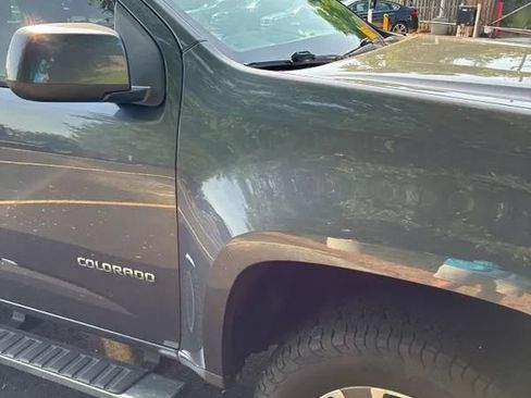 Used 2017 Chevrolet Colorado Z71 AWD/4WD image 14