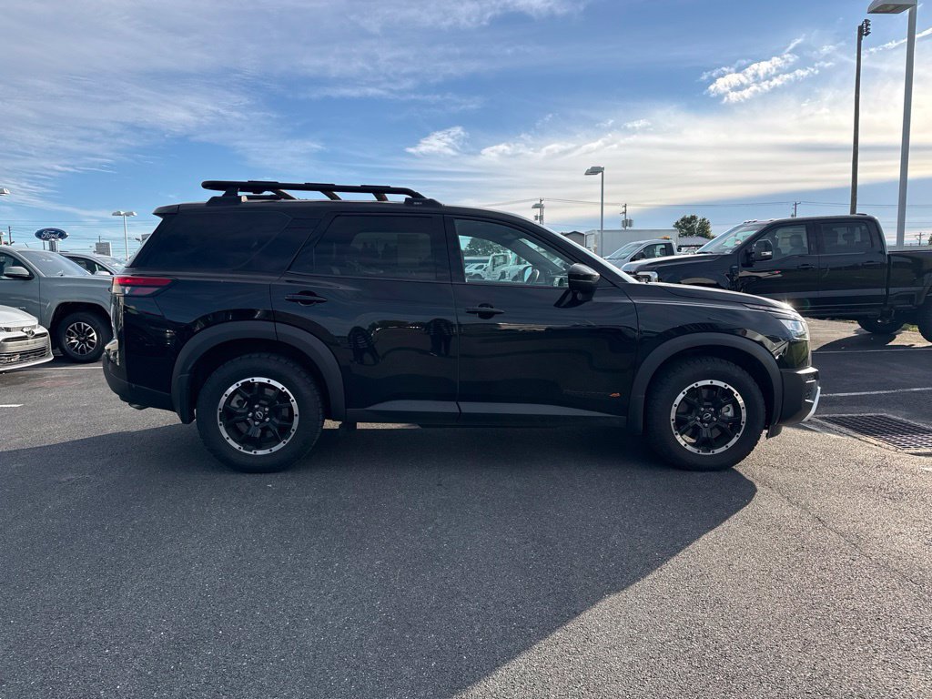 Used 2025 Nissan Pathfinder Rock Creek AWD/4WD image 6
