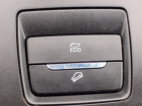 Used 2018 Ford Fusion SE w/ Equipment Group 602A FWD image 18