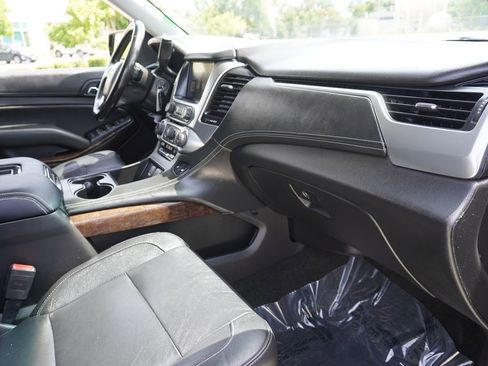 Used 2018 Chevrolet Suburban LT RWD image 15